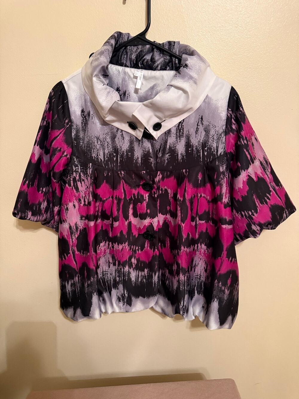 Lindi Women’s Medium Pink Black Abstract Print Button Collar Top